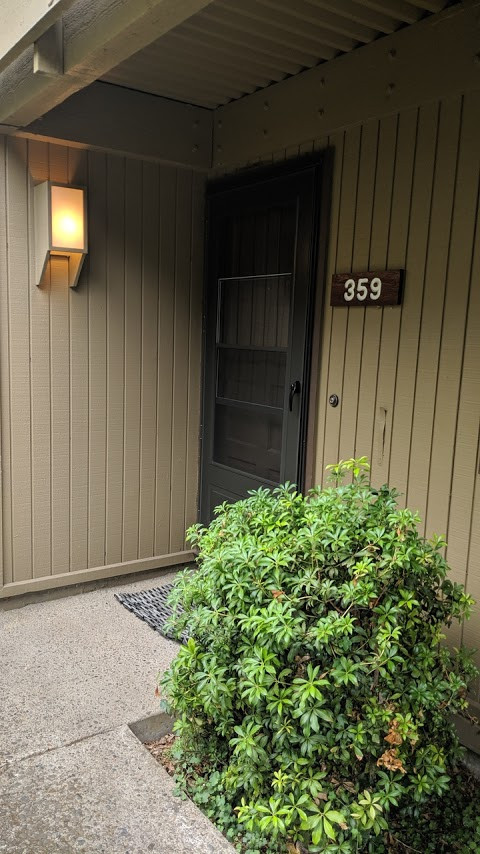 Beautiful 2-Bedroom, 1-Bath Condo At Hunington Heights In South Eugene!