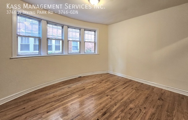 3746 W Irving Park Rd