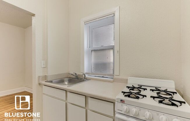 1 bed, 1 bath, 579 sqft, $1,100, Unit 216