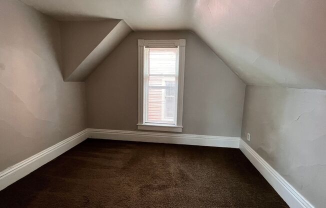 306 Hollister SE