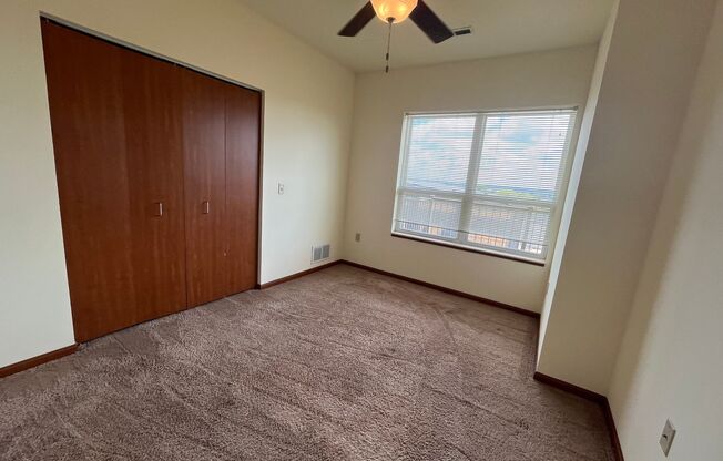 2 beds, 1 bath, 880 sqft, $1,550, Unit 321