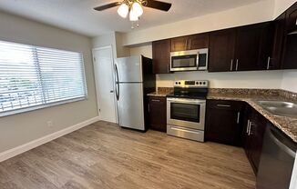 AVAILABLE NOW! FIRST MONTH FREE!  2 Bedroom 1 Bath Washer/Dryer on Venice Island!