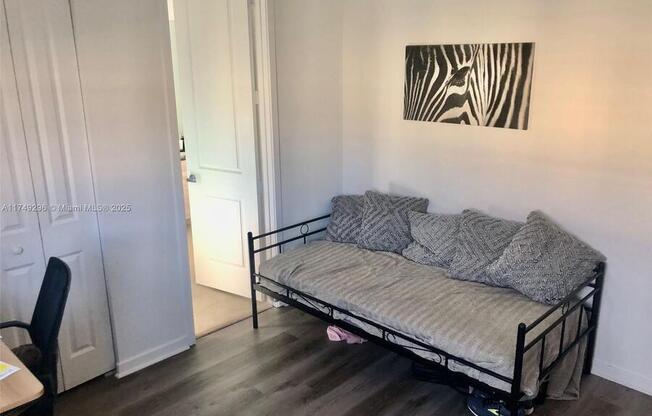 2764 SW 81 TER