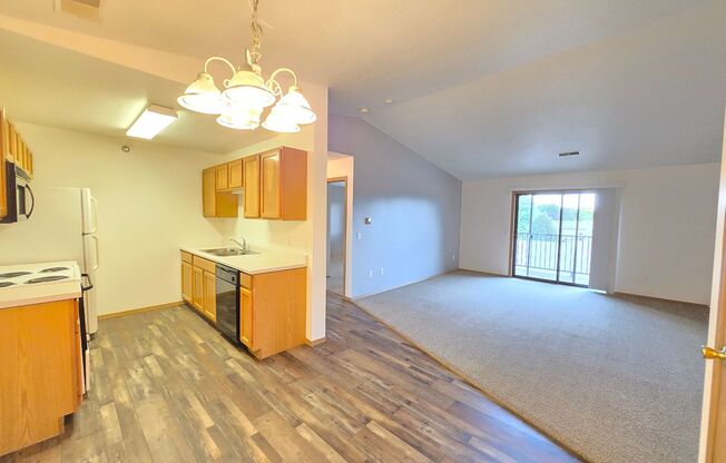 1 bed, 1 bath, 775 sqft, $950, Unit 316