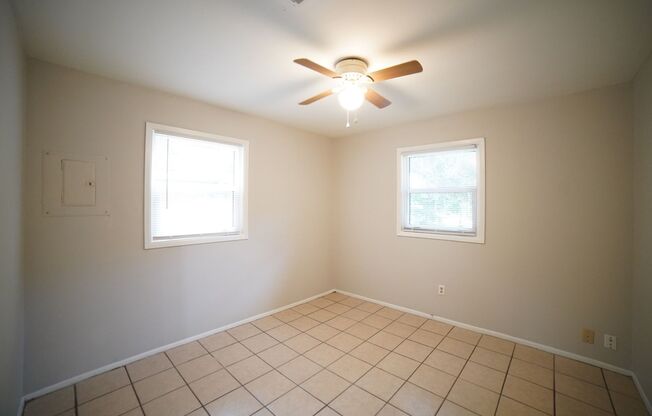 3 beds, 1 bath, $1,500