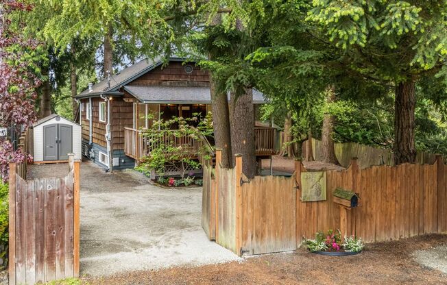 Charming 3 Bed / 1.75 Bath Craftsman-Style Home in Shoreline