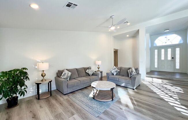 Stunning renovated 3BD/2BA, furnished single story house near Summerlin South!