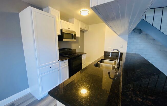 Cozy 2 Bedroom Townhome