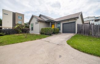Simple Living 2 Bedroom, 2 Bath Home Near Austin-Bergstrom International Airport