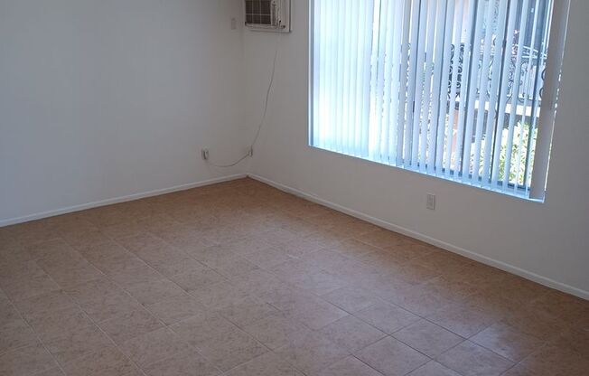 2 beds, 1 bath, $2,000