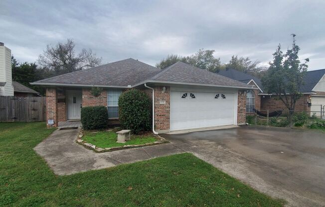 Adorable 3 Bedroom Irving home!