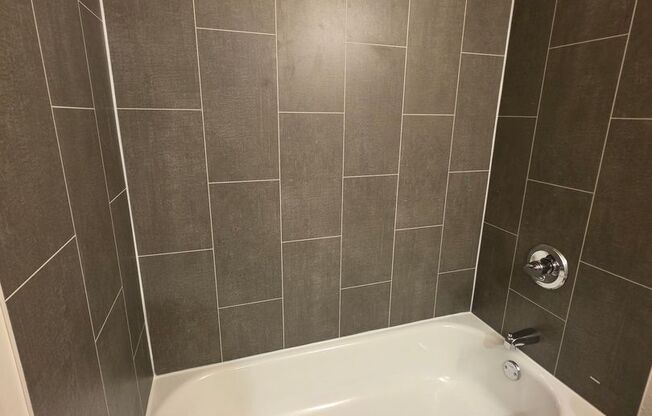 2 beds, 1 bath, 800 sqft, $1,095, Unit 201-G