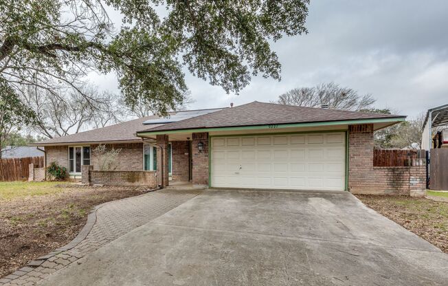 4-BEDROOM HOME ON CUL DE SAC LOT IN WOODS END