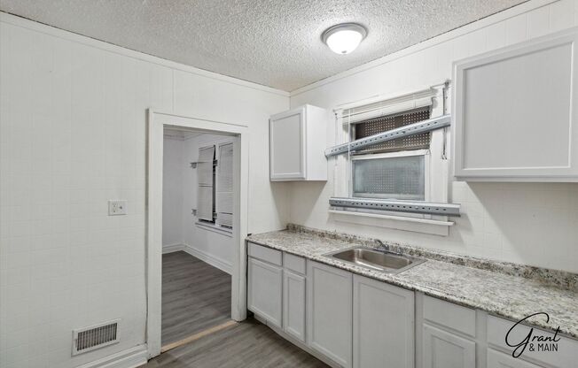 2 beds, 1 bath, $950, Unit Unit 1 - Lower