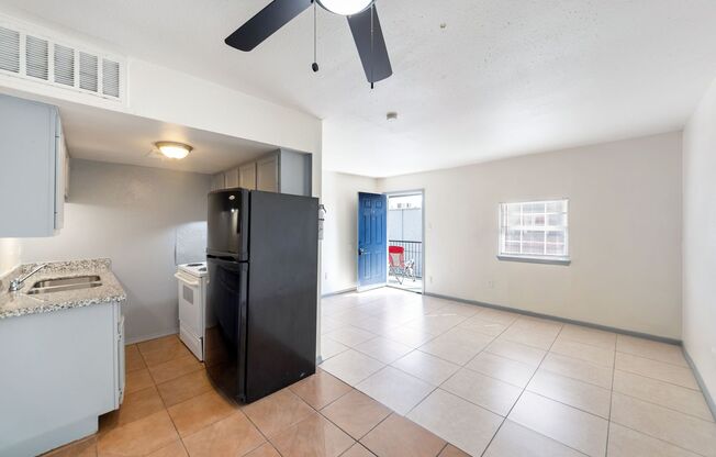 2 beds, 1 bath, $1,025, Unit 23