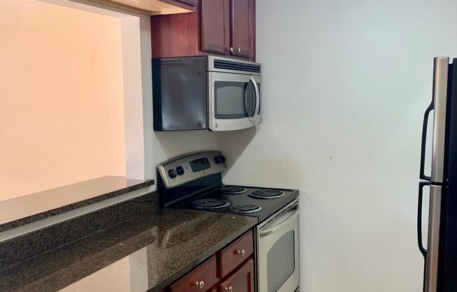 2 beds, 1 bath, $1,000, Unit # 2207