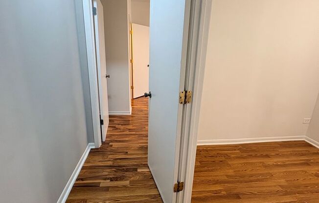 3 beds, 1 bath, 1,003 sqft, $1,350, Unit CA 127.5-2W