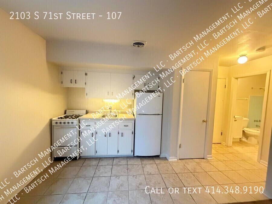 2103 S 71 ST