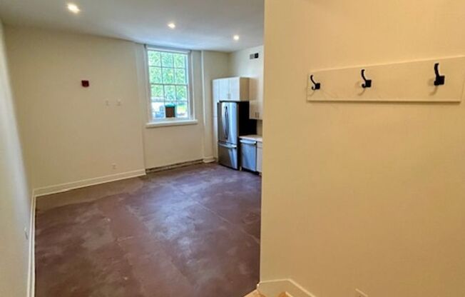 2 beds, 1 bath, 961 sqft, $2,195, Unit 108