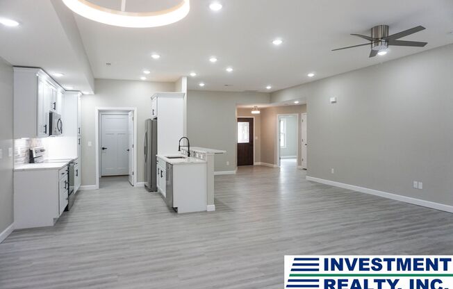 2 beds, 2 baths, $1,795, Unit A