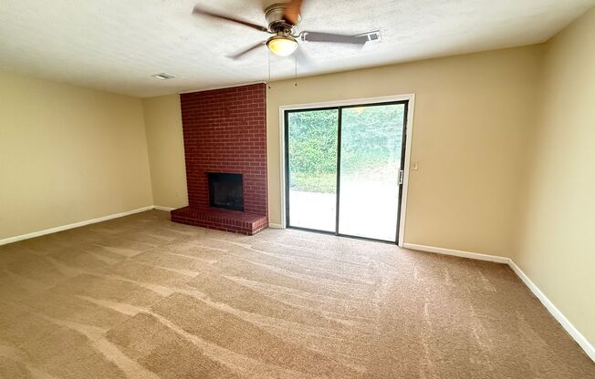 2/2.5 Townhome in the heart of downtown Douglasville