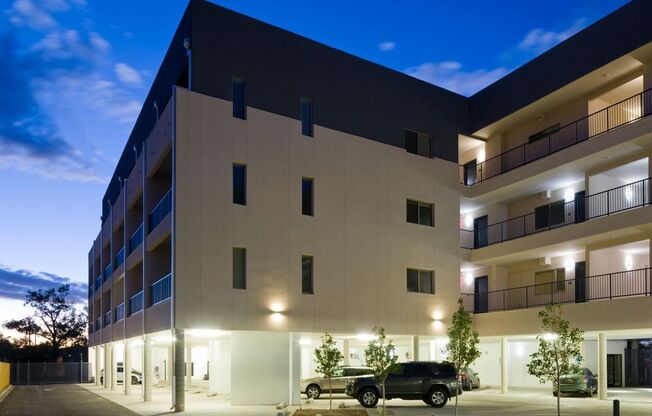 Studio, 1 bath, 581 sqft, $1,400, Unit 111