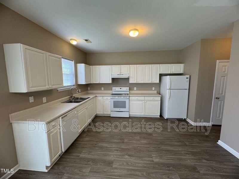 1530 EVA MAE DR