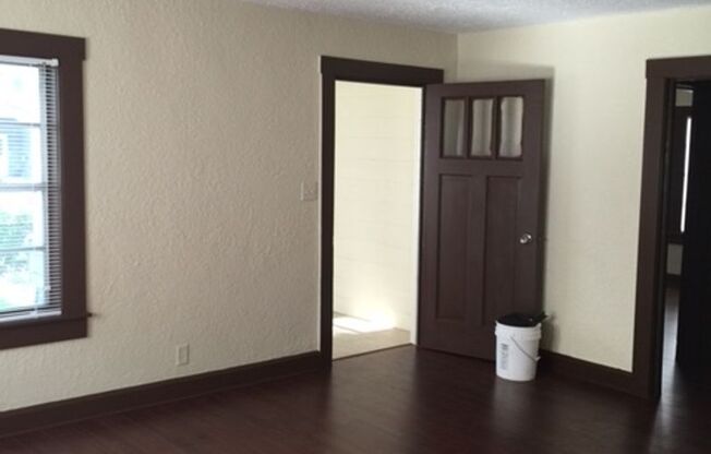 2 beds, 1 bath, $1,600