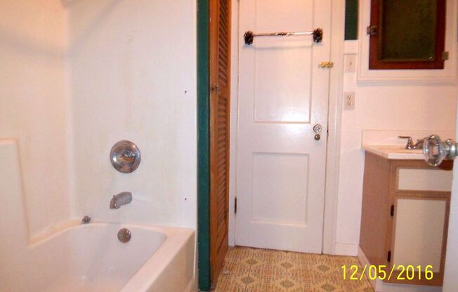 2 beds, 1 bath, $1,000