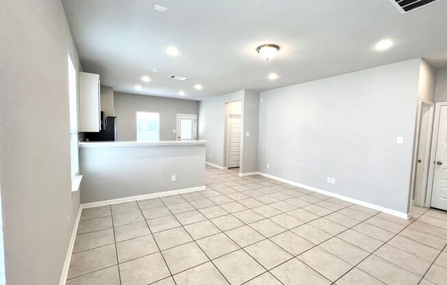 3 beds, 2 baths, $1,595