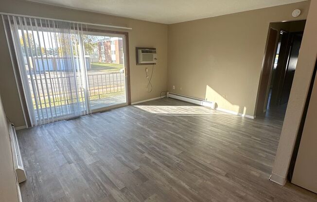 2 beds, 1 bath, 642 sqft, $900, Unit 9