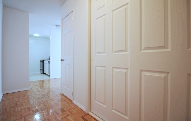 1 bed, 1 bath, $4,900, Unit 17B