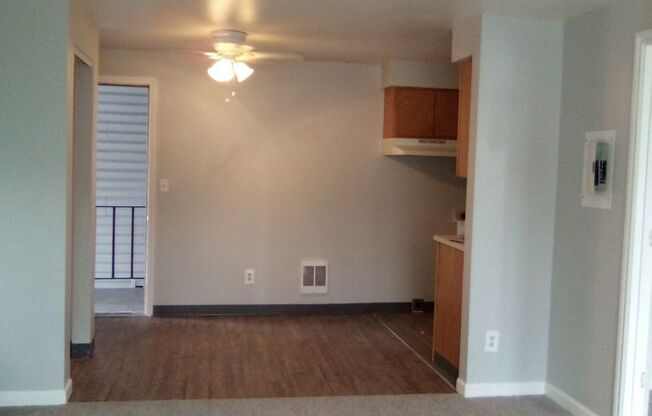 2 beds, 1 bath, 710 sqft, $1,100, Unit HH220