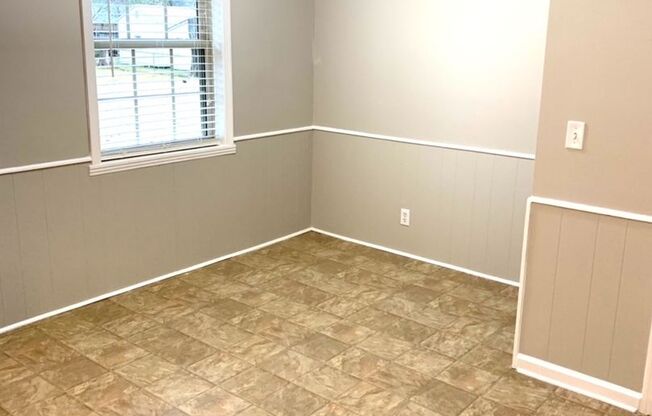 Inglewood 2 BR 1.5 Bath duplex available Oct 17! $1250/mo!