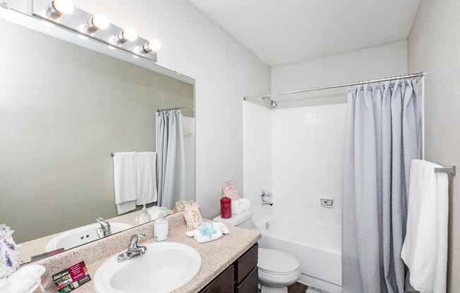 2 beds, 2 baths, 924 sqft, $1,090