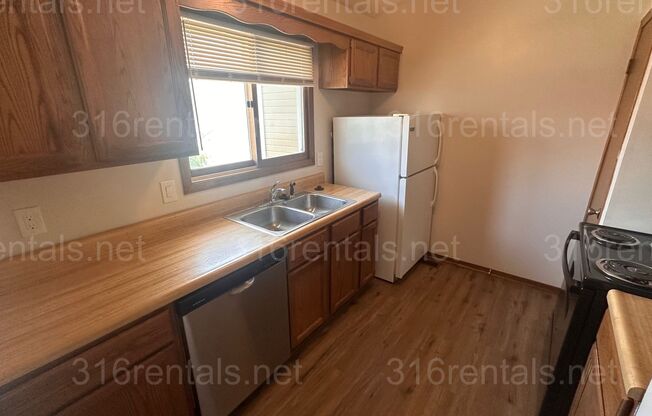 $895 - 2 bed 1.5 bath - Recently Remodeled Condo