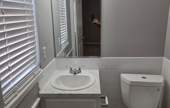 2 beds, 1.5 baths, 925 sqft, $800