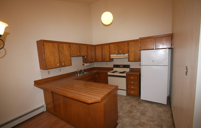 3 Bedroom Townhome in Eagle River w/ Fenced Yard!