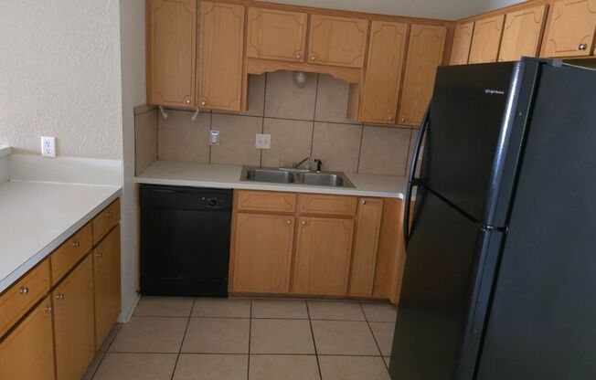 2 beds, 1.5 baths, $900, Unit C