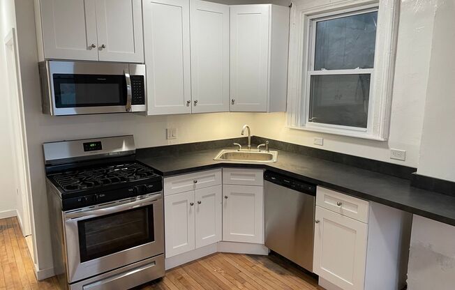 1450 W 18th St