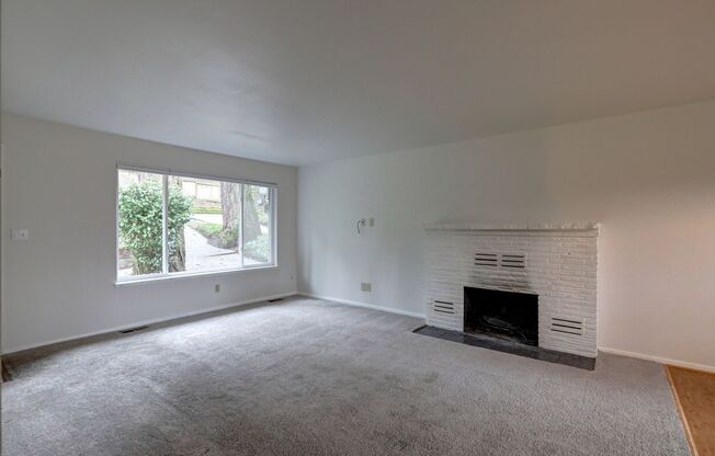 Classic Bellevue 3bd, 1.5ba Rambler Located in Perfect Enatai Location!