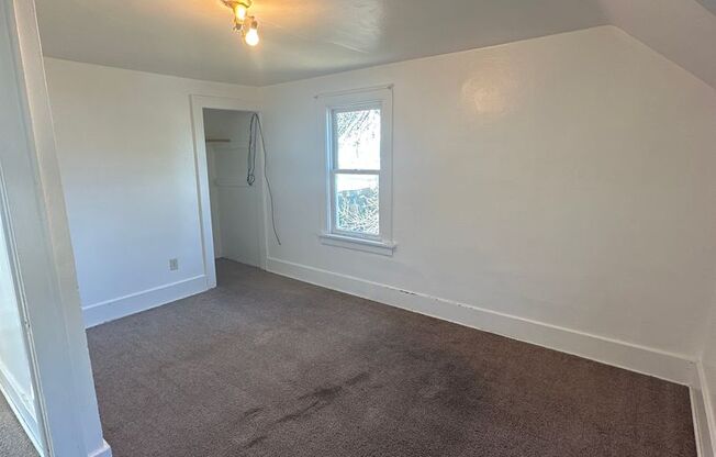 2 beds, 1 bath, $1,000