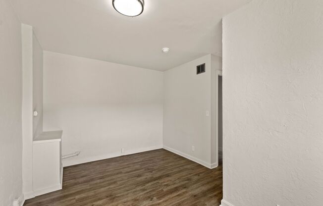 1 bed, 1 bath, 800 sqft, $699, Unit 103 W Lincoln Ave #7