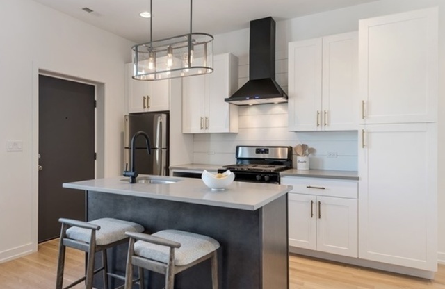 1244 W HURON