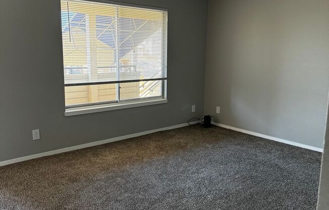 2 beds, 1 bath, 860 sqft, $990, Unit 10126-2