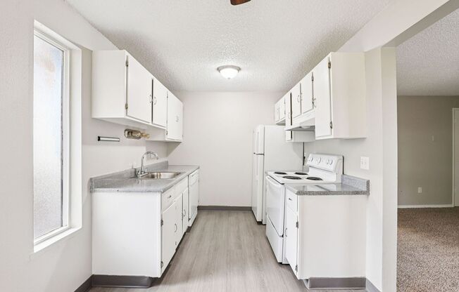 2 beds, 1 bath, 832 sqft, $1,479, Unit 4-40