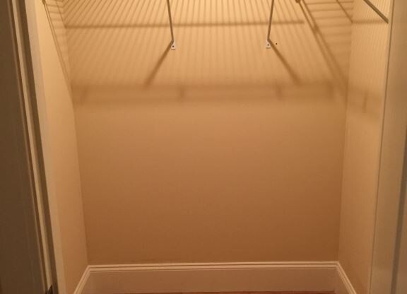 2 beds, 1 bath, 1,724 sqft, $2,915, Unit O2
