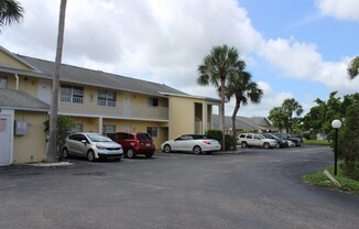 2 beds, 2 baths, 860 sqft, $1,300, Unit 4009 SE 11th Ave #107