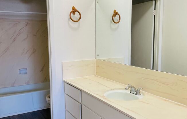 1 bed, 1 bath, 600 sqft, $995, Unit 16A