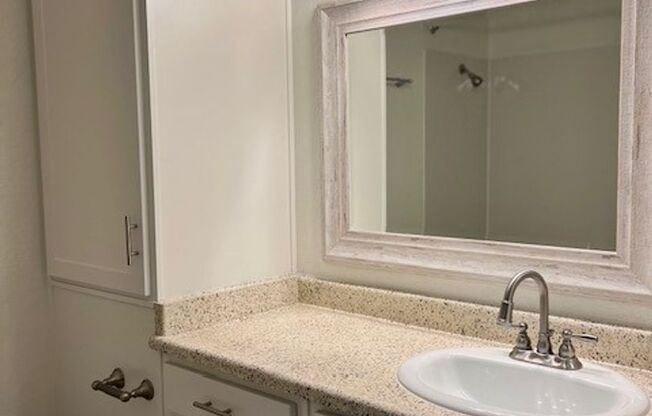 2 beds, 2 baths, 900 sqft, $1,695, Unit 26